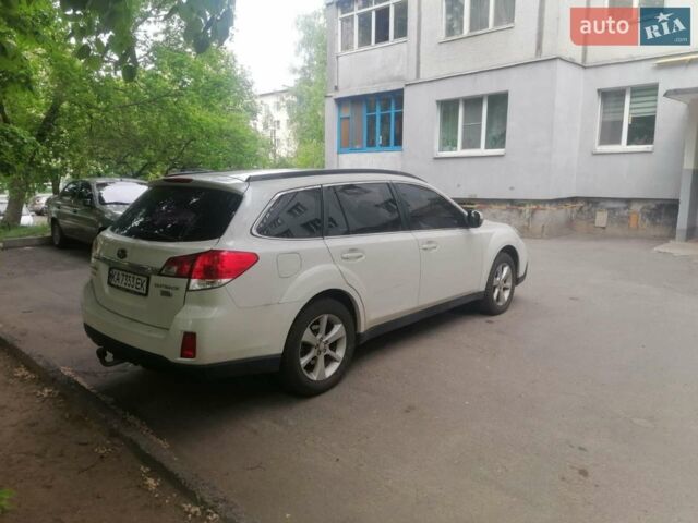 Білий Субару Аутбек, об'ємом двигуна 2 л та пробігом 205 тис. км за 12200 $, фото 2 на Automoto.ua