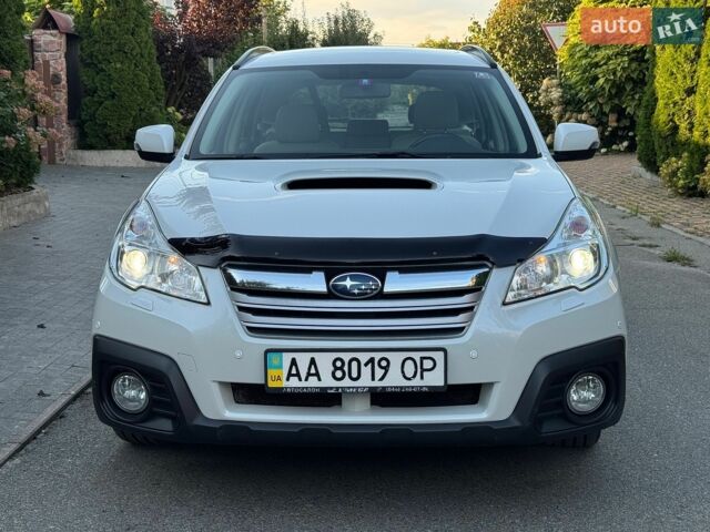Білий Субару Аутбек, об'ємом двигуна 2 л та пробігом 104 тис. км за 13500 $, фото 9 на Automoto.ua