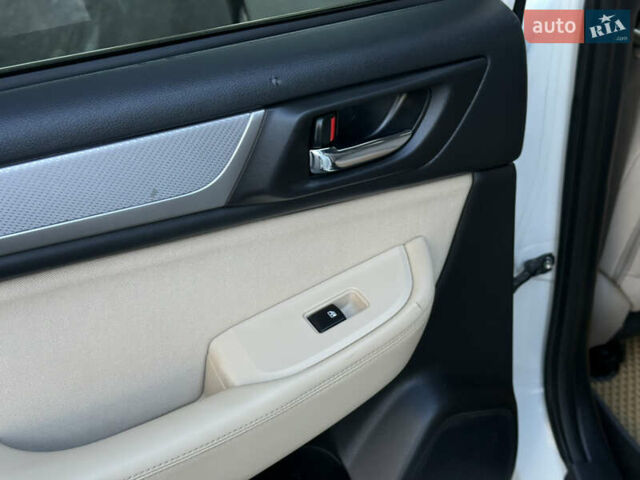 Белый Субару Аутбек, объемом двигателя 2.46 л и пробегом 191 тыс. км за 11499 $, фото 60 на Automoto.ua