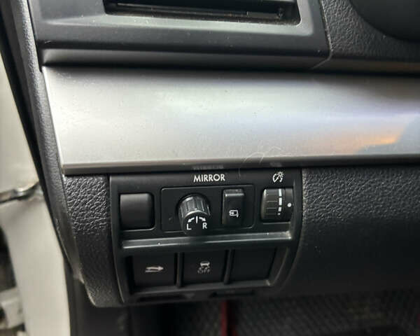 Білий Субару Аутбек, об'ємом двигуна 2 л та пробігом 247 тис. км за 12500 $, фото 12 на Automoto.ua