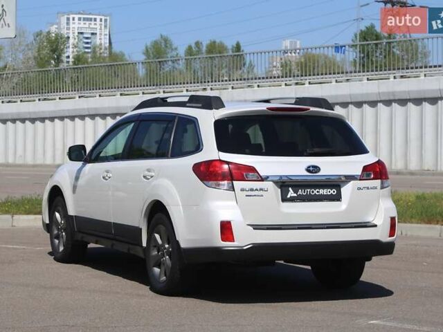 Белый Субару Аутбек, объемом двигателя 2.46 л и пробегом 57 тыс. км за 16000 $, фото 5 на Automoto.ua