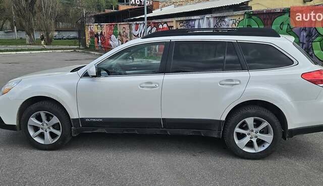 Субару Аутбек 2014 в Харькове на Automoto.ua Белый Субару Аутбек, объемом двигателя 2.46 л и пробегом 212 тыс. км за 11300 $, фото 7 на Automoto.ua
