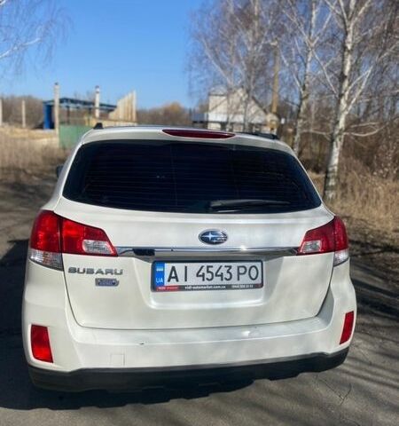 Белый Субару Аутбек, объемом двигателя 2 л и пробегом 250 тыс. км за 12500 $, фото 4 на Automoto.ua