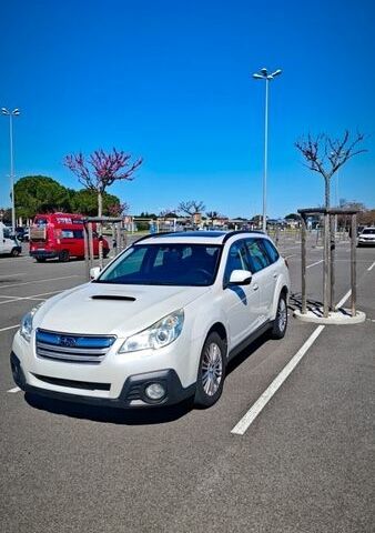 Белый Субару Аутбек, объемом двигателя 2 л и пробегом 147 тыс. км за 13000 $, фото 2 на Automoto.ua