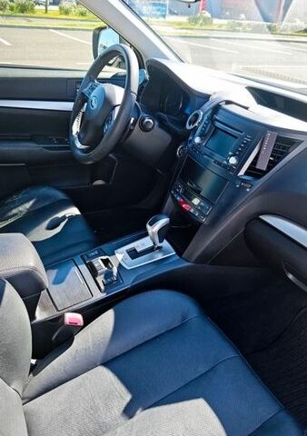 Белый Субару Аутбек, объемом двигателя 2 л и пробегом 147 тыс. км за 13000 $, фото 13 на Automoto.ua