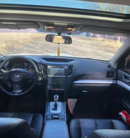Белый Субару Аутбек, объемом двигателя 2 л и пробегом 250 тыс. км за 12500 $, фото 9 на Automoto.ua