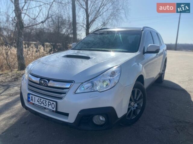 Белый Субару Аутбек, объемом двигателя 2 л и пробегом 250 тыс. км за 12500 $, фото 1 на Automoto.ua