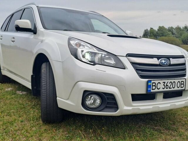 Білий Субару Аутбек, об'ємом двигуна 2 л та пробігом 234 тис. км за 10400 $, фото 7 на Automoto.ua