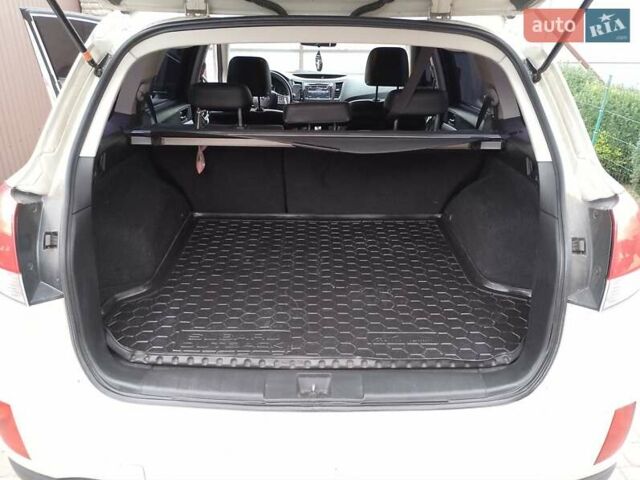 Белый Субару Аутбек, объемом двигателя 2 л и пробегом 243 тыс. км за 10500 $, фото 14 на Automoto.ua