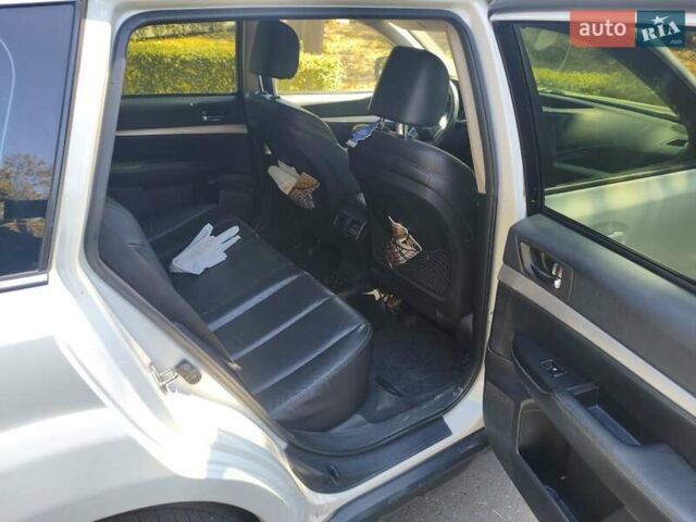 Білий Субару Аутбек, об'ємом двигуна 2.5 л та пробігом 155 тис. км за 8999 $, фото 1 на Automoto.ua