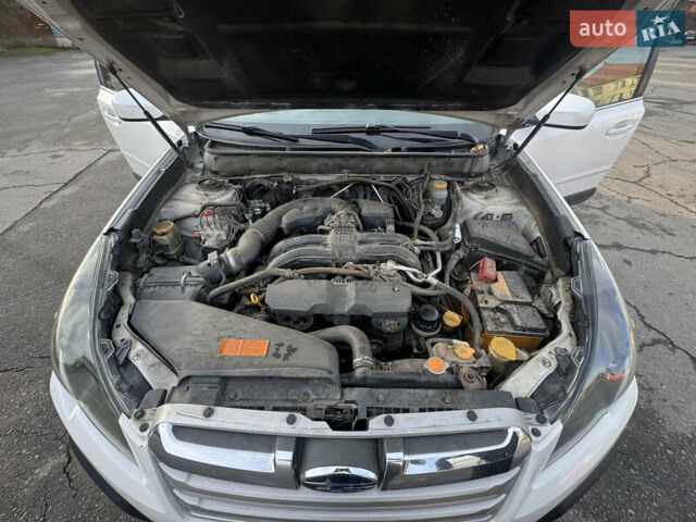 Білий Субару Аутбек, об'ємом двигуна 2.5 л та пробігом 289 тис. км за 11000 $, фото 12 на Automoto.ua