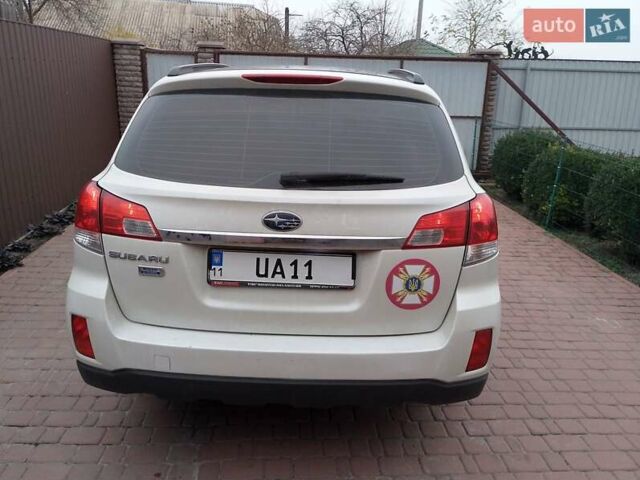 Белый Субару Аутбек, объемом двигателя 2 л и пробегом 243 тыс. км за 10500 $, фото 5 на Automoto.ua
