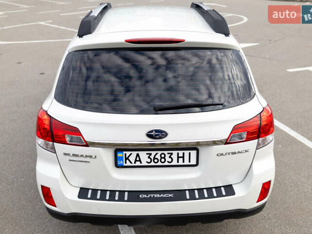Белый Субару Аутбек, объемом двигателя 2.46 л и пробегом 211 тыс. км за 9970 $, фото 5 на Automoto.ua
