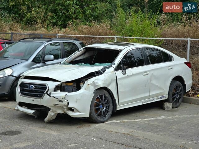 Белый Субару Аутбек, объемом двигателя 2.5 л и пробегом 150 тыс. км за 2900 $, фото 1 на Automoto.ua