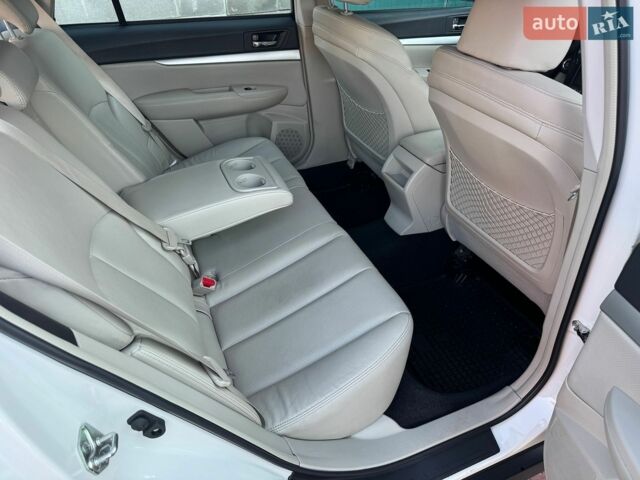 Білий Субару Аутбек, об'ємом двигуна 2 л та пробігом 104 тис. км за 13500 $, фото 30 на Automoto.ua