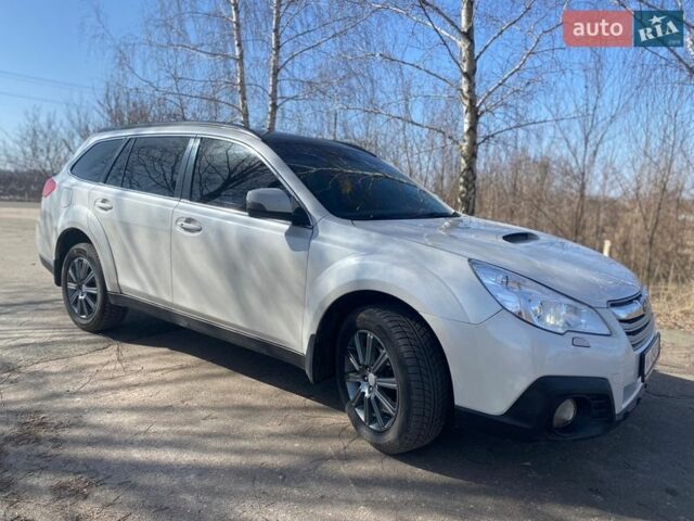Белый Субару Аутбек, объемом двигателя 2 л и пробегом 250 тыс. км за 12500 $, фото 3 на Automoto.ua