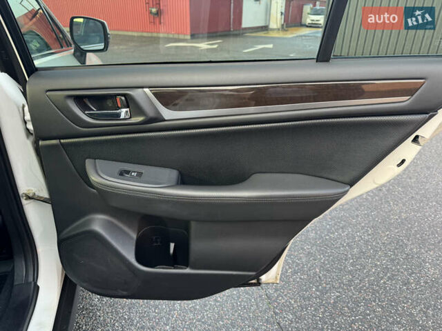 Білий Субару Аутбек, об'ємом двигуна 2.5 л та пробігом 142 тис. км за 16000 $, фото 12 на Automoto.ua