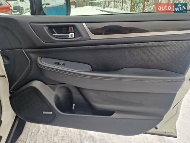 Білий Субару Аутбек, об'ємом двигуна 2 л та пробігом 339 тис. км за 12500 $, фото 17 на Automoto.ua