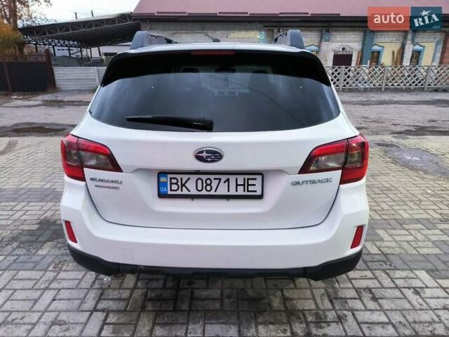 Белый Субару Аутбек, объемом двигателя 2.5 л и пробегом 185 тыс. км за 14200 $, фото 12 на Automoto.ua