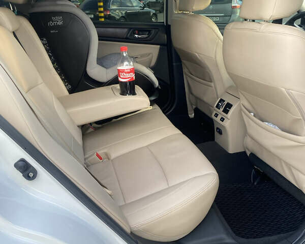 Белый Субару Аутбек, объемом двигателя 3.63 л и пробегом 158 тыс. км за 16200 $, фото 20 на Automoto.ua