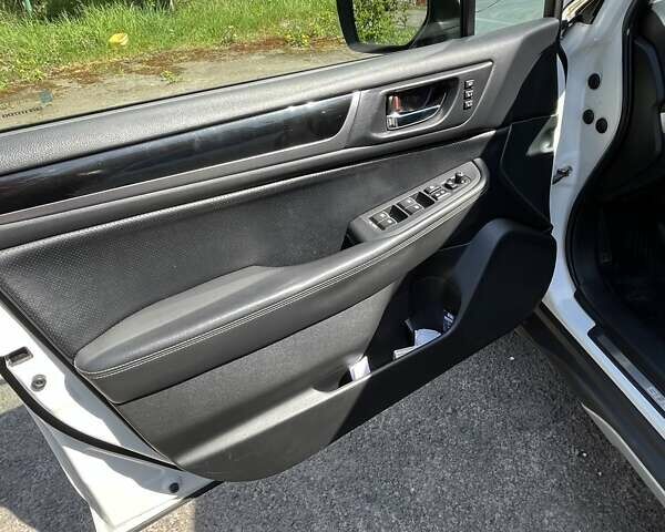 Білий Субару Аутбек, об'ємом двигуна 2 л та пробігом 346 тис. км за 11800 $, фото 24 на Automoto.ua