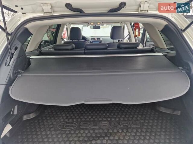 Білий Субару Аутбек, об'ємом двигуна 2 л та пробігом 339 тис. км за 12500 $, фото 21 на Automoto.ua