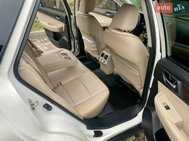 Белый Субару Аутбек, объемом двигателя 2.46 л и пробегом 170 тыс. км за 16500 $, фото 42 на Automoto.ua