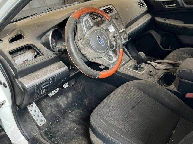 Белый Субару Аутбек, объемом двигателя 0 л и пробегом 240 тыс. км за 3500 $, фото 5 на Automoto.ua