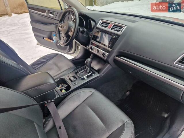 Білий Субару Аутбек, об'ємом двигуна 2 л та пробігом 339 тис. км за 12500 $, фото 11 на Automoto.ua