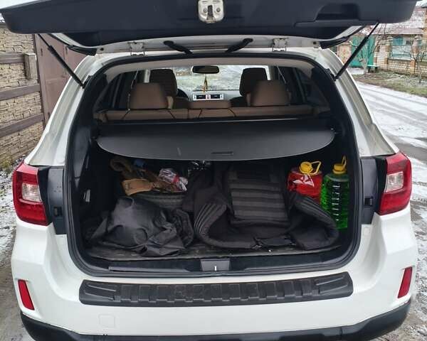 Белый Субару Аутбек, объемом двигателя 2.46 л и пробегом 275 тыс. км за 13300 $, фото 42 на Automoto.ua