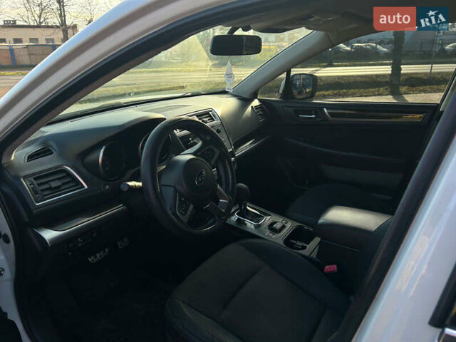 Белый Субару Аутбек, объемом двигателя 2.5 л и пробегом 200 тыс. км за 14600 $, фото 12 на Automoto.ua