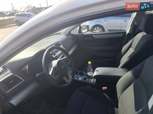 Білий Субару Аутбек, об'ємом двигуна 2.46 л та пробігом 133 тис. км за 14000 $, фото 27 на Automoto.ua