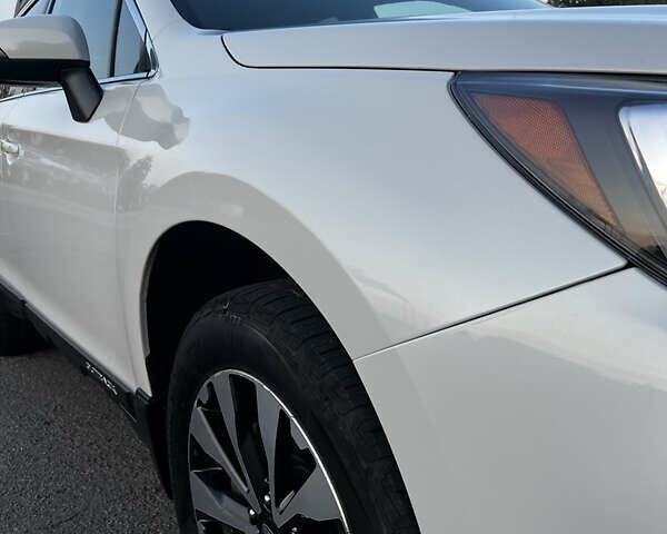 Білий Субару Аутбек, об'ємом двигуна 2.5 л та пробігом 176 тис. км за 14999 $, фото 5 на Automoto.ua