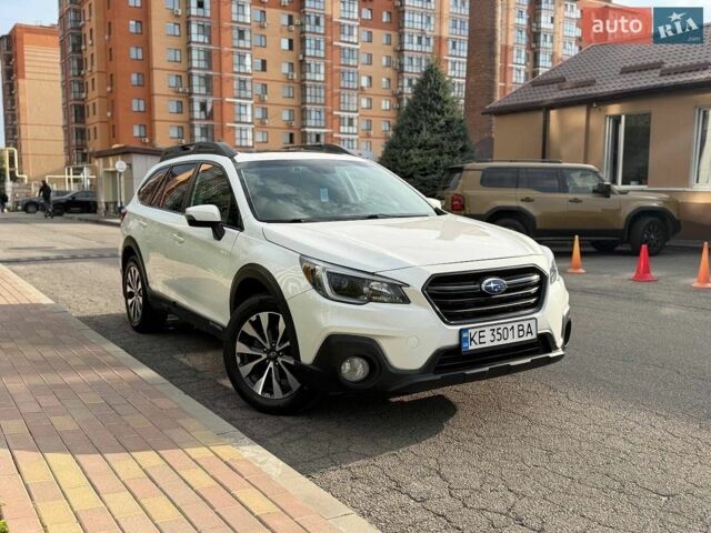 Белый Субару Аутбек, объемом двигателя 2.46 л и пробегом 195 тыс. км за 16800 $, фото 1 на Automoto.ua
