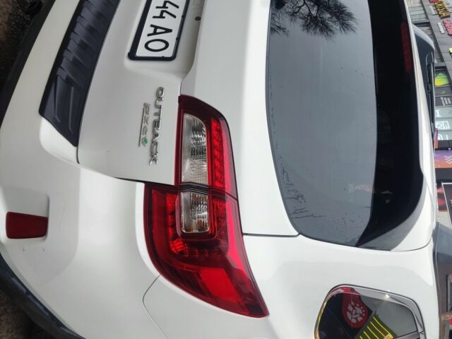 Белый Субару Аутбек, объемом двигателя 2.5 л и пробегом 217 тыс. км за 12500 $, фото 5 на Automoto.ua