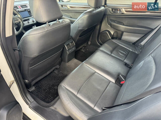 Білий Субару Аутбек, об'ємом двигуна 2.5 л та пробігом 142 тис. км за 16000 $, фото 18 на Automoto.ua