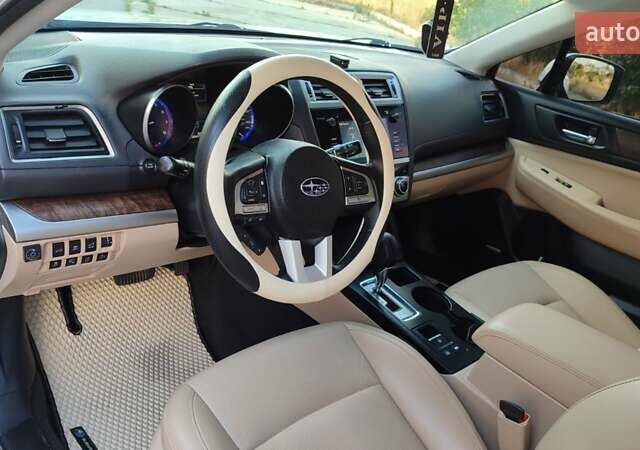 Белый Субару Аутбек, объемом двигателя 2.5 л и пробегом 160 тыс. км за 14000 $, фото 3 на Automoto.ua