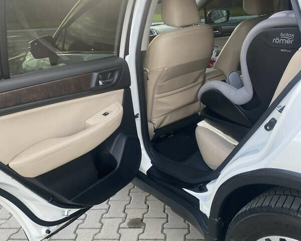 Белый Субару Аутбек, объемом двигателя 3.63 л и пробегом 158 тыс. км за 16200 $, фото 24 на Automoto.ua