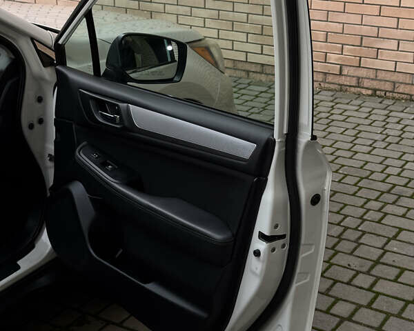 Белый Субару Аутбек, объемом двигателя 2.5 л и пробегом 162 тыс. км за 12300 $, фото 15 на Automoto.ua