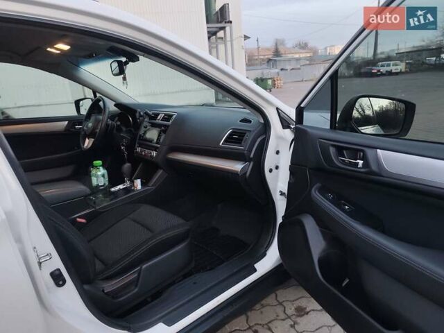 Білий Субару Аутбек, об'ємом двигуна 2.46 л та пробігом 133 тис. км за 14000 $, фото 21 на Automoto.ua
