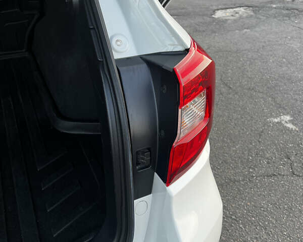 Білий Субару Аутбек, об'ємом двигуна 2.5 л та пробігом 176 тис. км за 14999 $, фото 27 на Automoto.ua