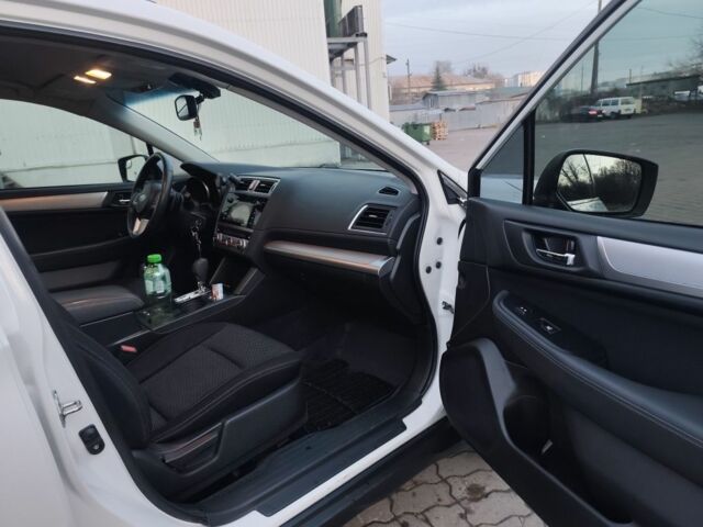 Белый Субару Аутбек, объемом двигателя 2.5 л и пробегом 133 тыс. км за 14700 $, фото 6 на Automoto.ua