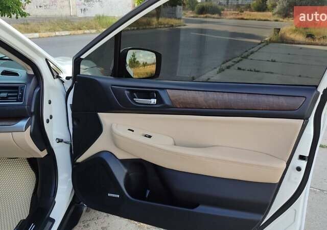 Белый Субару Аутбек, объемом двигателя 2.5 л и пробегом 160 тыс. км за 14000 $, фото 2 на Automoto.ua