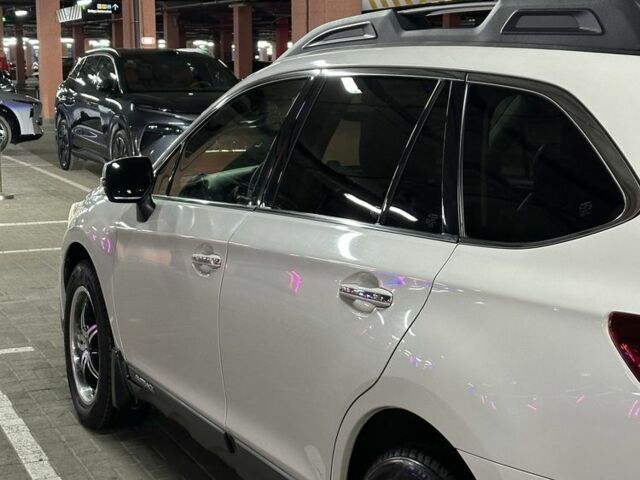 Білий Субару Аутбек, об'ємом двигуна 2.5 л та пробігом 197 тис. км за 17500 $, фото 5 на Automoto.ua