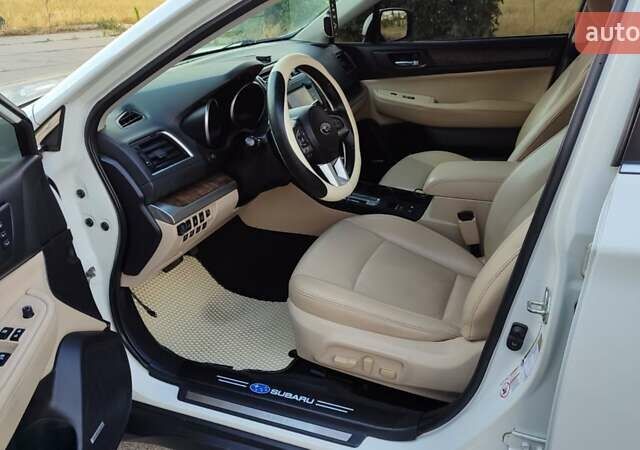 Белый Субару Аутбек, объемом двигателя 2.5 л и пробегом 160 тыс. км за 14000 $, фото 16 на Automoto.ua