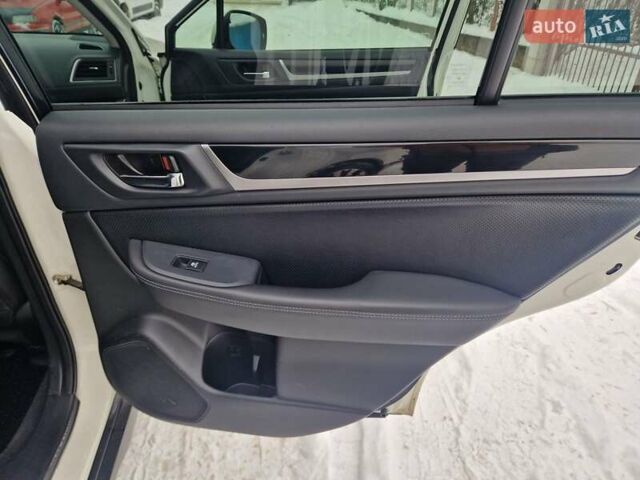 Білий Субару Аутбек, об'ємом двигуна 2 л та пробігом 339 тис. км за 12500 $, фото 19 на Automoto.ua