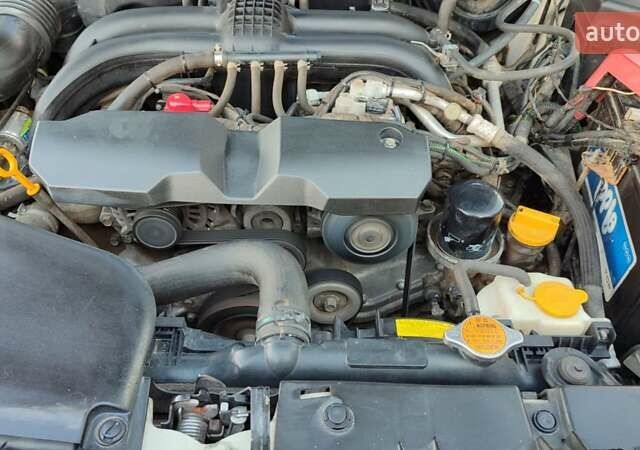 Белый Субару Аутбек, объемом двигателя 2.5 л и пробегом 160 тыс. км за 14000 $, фото 12 на Automoto.ua