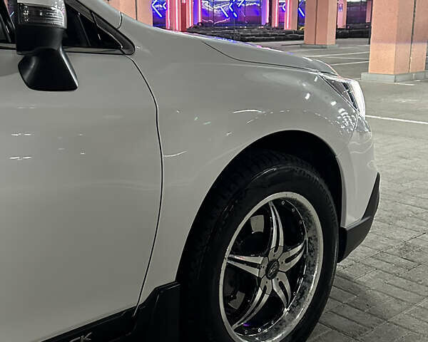 Белый Субару Аутбек, объемом двигателя 2.5 л и пробегом 197 тыс. км за 18000 $, фото 20 на Automoto.ua