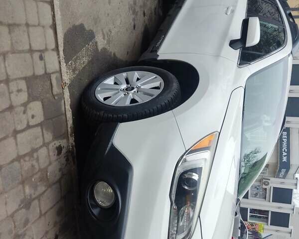 Белый Субару Аутбек, объемом двигателя 2.5 л и пробегом 218 тыс. км за 12500 $, фото 1 на Automoto.ua