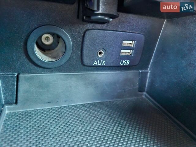 Білий Субару Аутбек, об'ємом двигуна 2 л та пробігом 141 тис. км за 11999 $, фото 22 на Automoto.ua